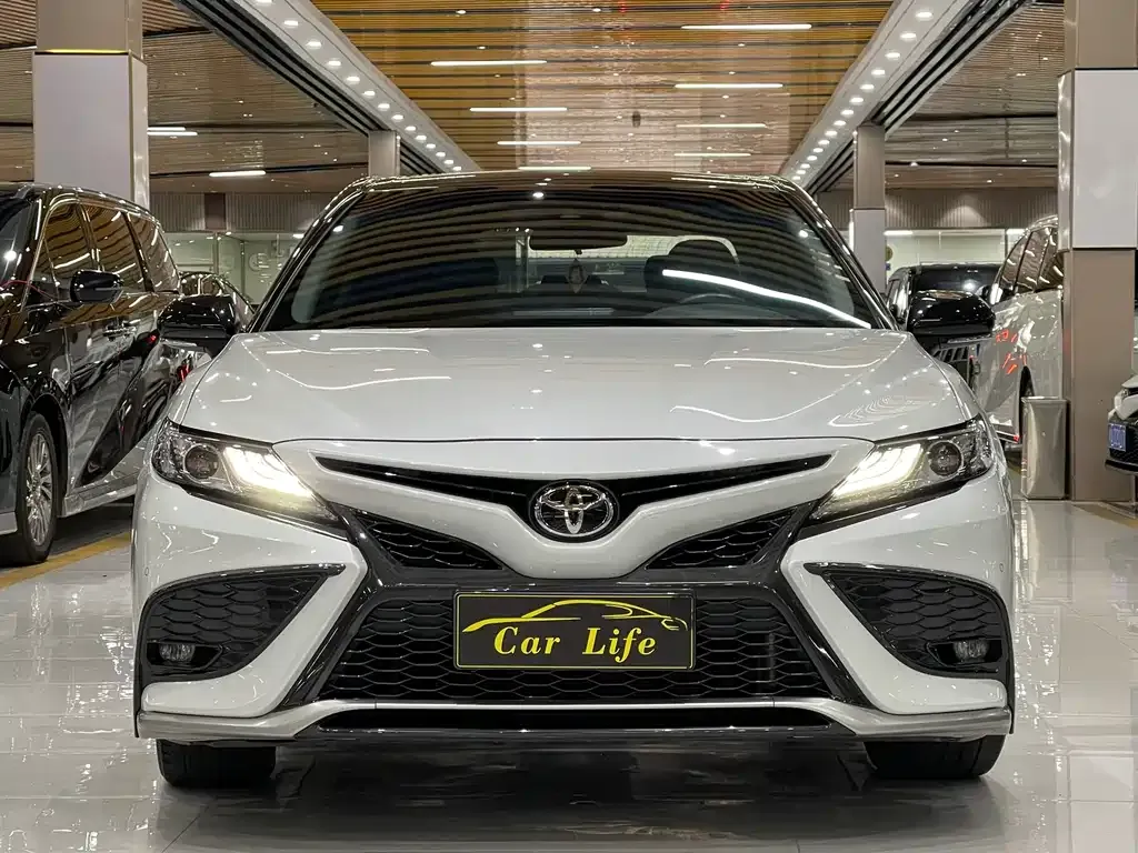 Toyota Camry — фото 7