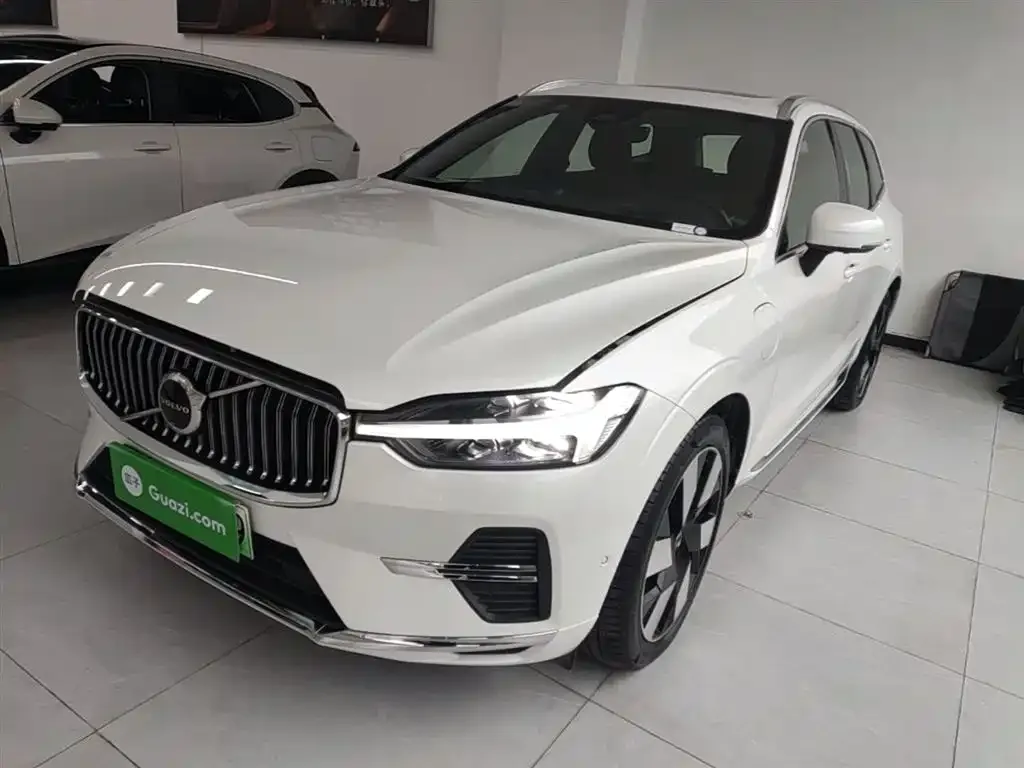 Volvo XC60 PHEV — фото 1