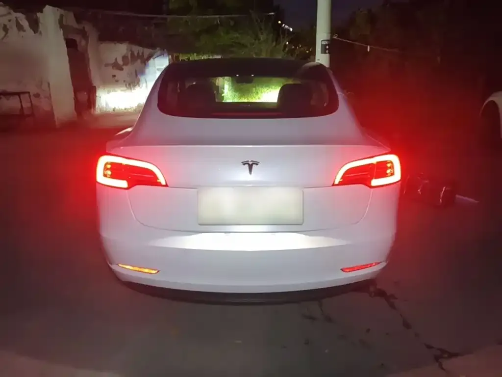 Tesla Model 3 — фото 8