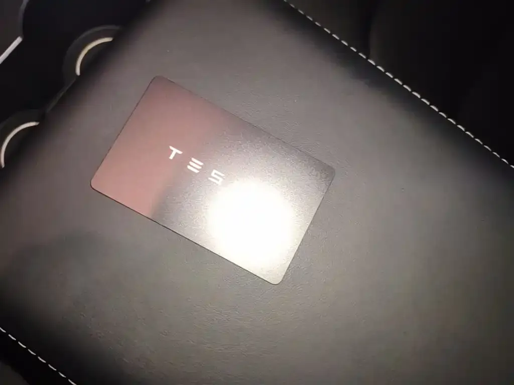 Tesla Model 3 — фото 10