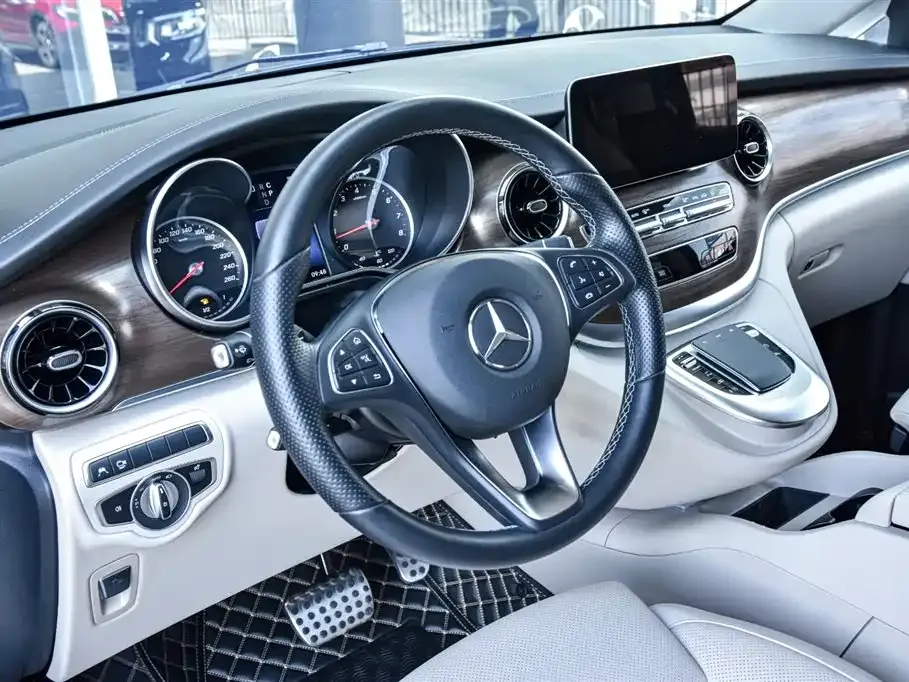 Mercedes-Benz V-Class 2023 из CN, фото 6