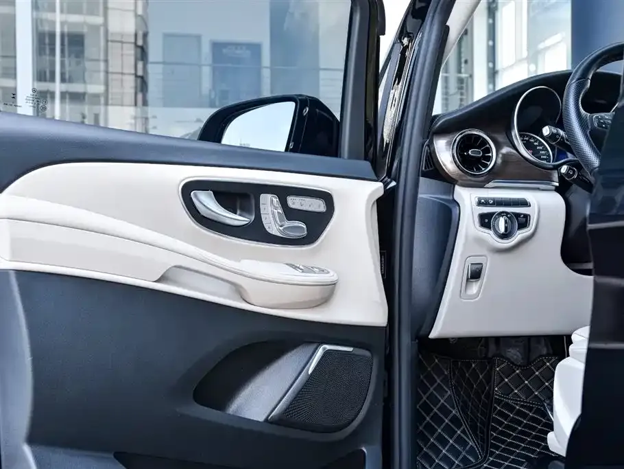 Mercedes-Benz V-Class 2023 из CN, фото 2