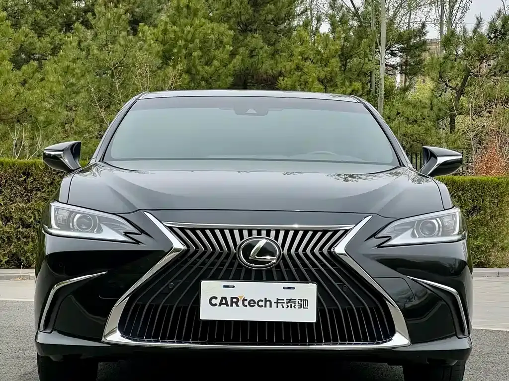 Lexus ES — фото 1