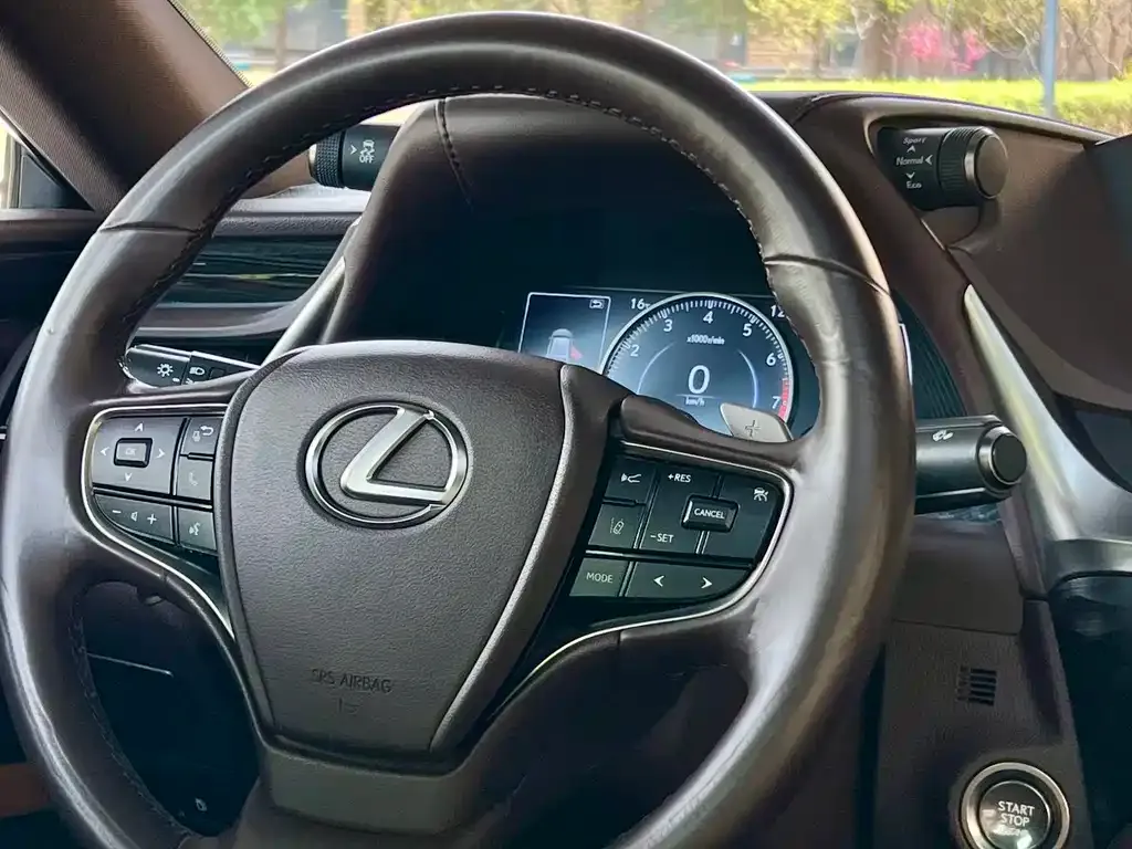 Lexus ES — фото 4