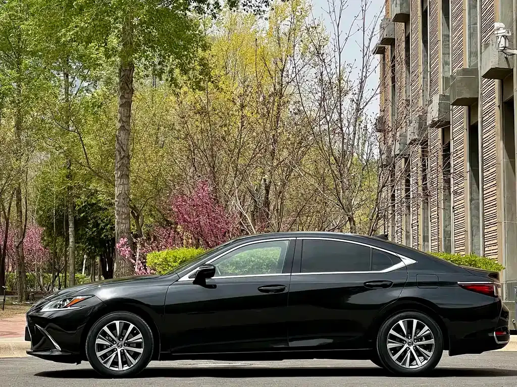 Lexus ES — фото 8