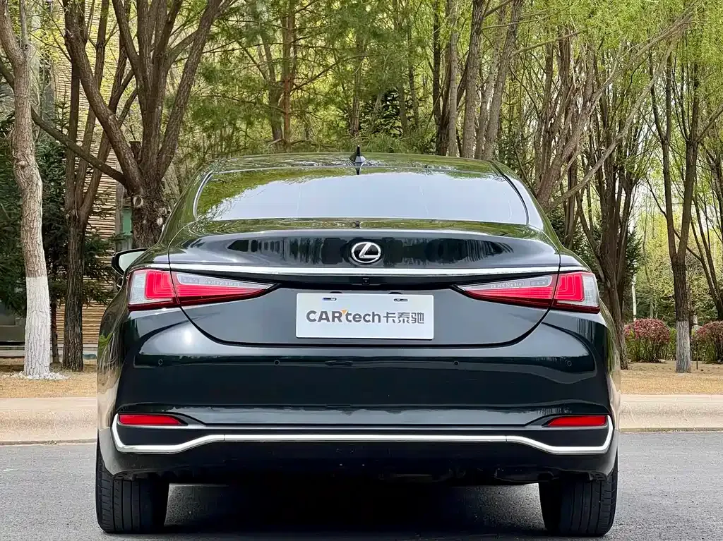 Lexus ES — фото 10