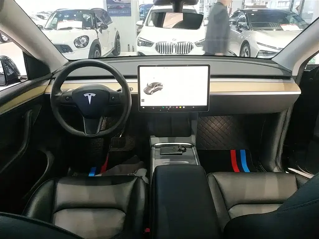 Tesla Model Y — фото 2