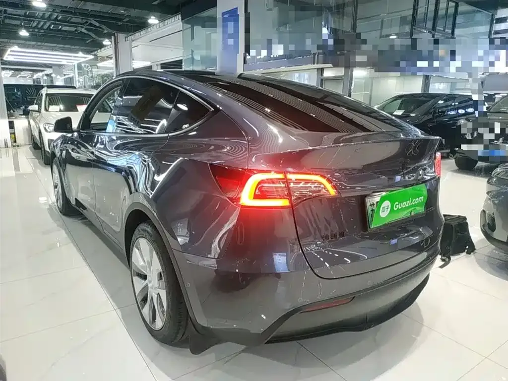 Tesla Model Y — фото 5