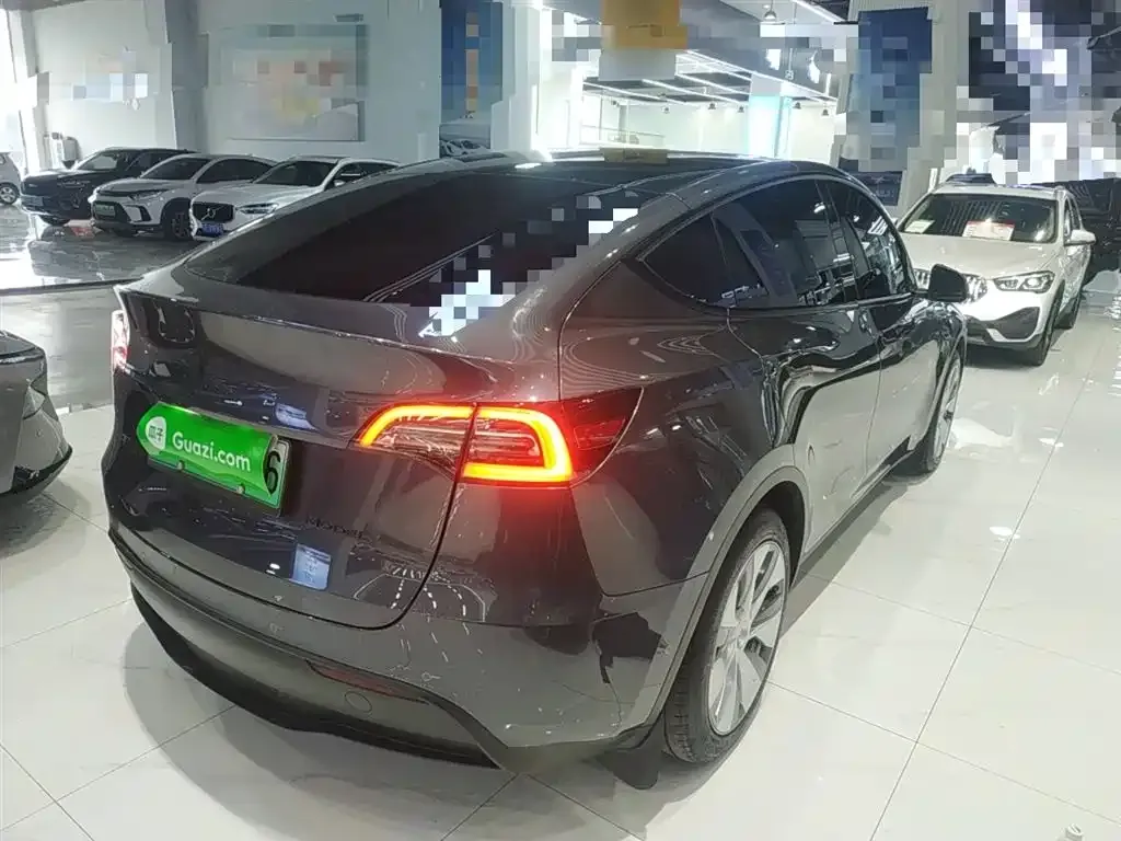 Tesla Model Y — фото 8