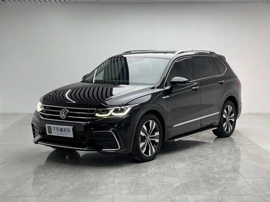 Volkswagen Tiguan L — фото 1
