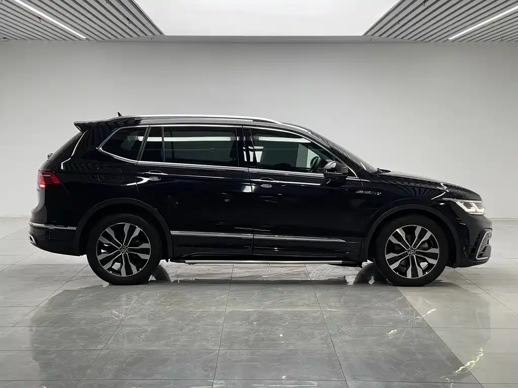 Volkswagen Tiguan L — фото 9