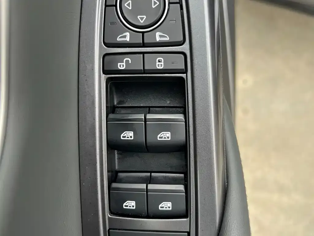 BYD L DM-i — фото 2