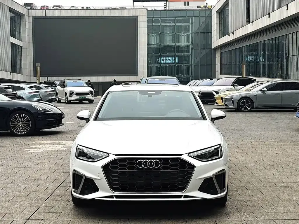 Audi A4L 2022 из CN, фото 3