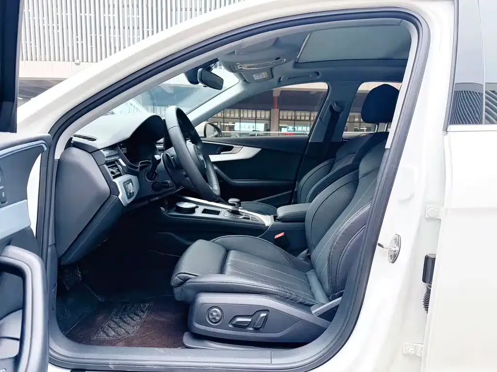 Audi A4L 2022 из CN, фото 8