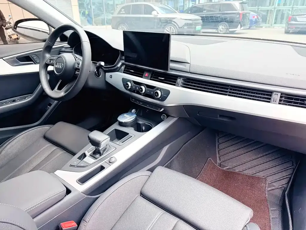 Audi A4L 2022 из CN, фото 9