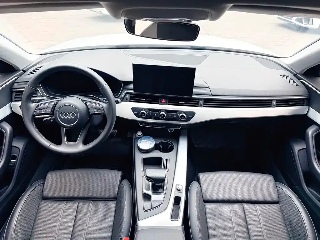 Audi A4L 2022 из CN, фото 4