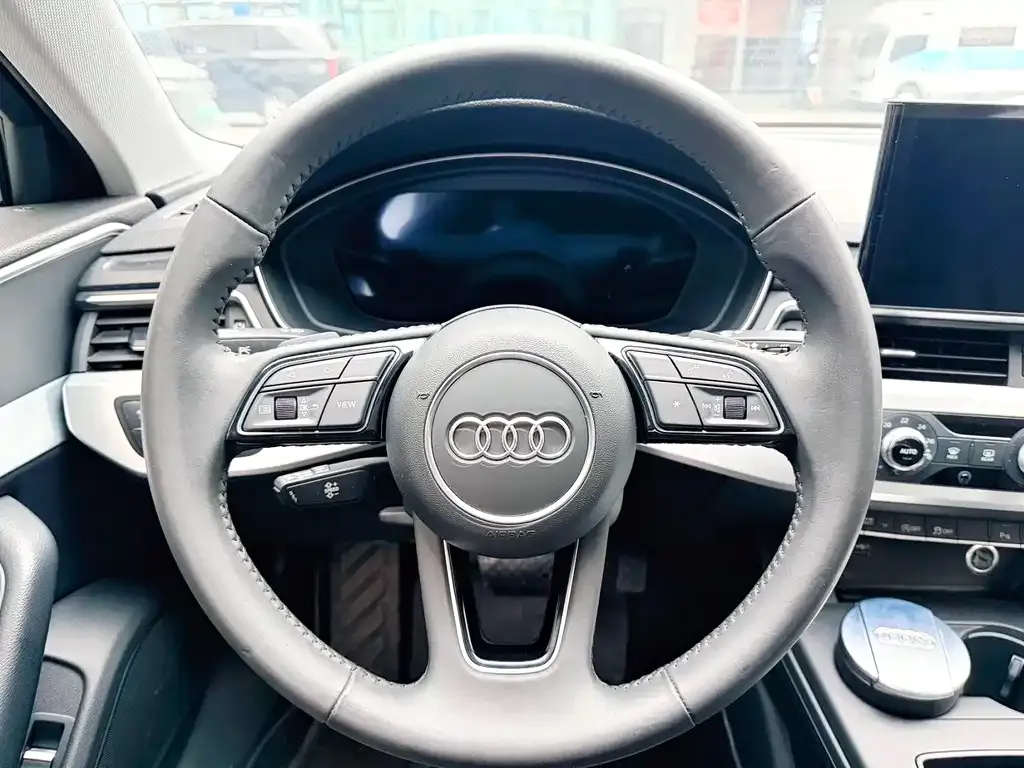 Audi A4L 2022 из CN, фото 2