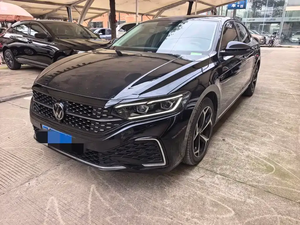 Volkswagen Passat — фото 1