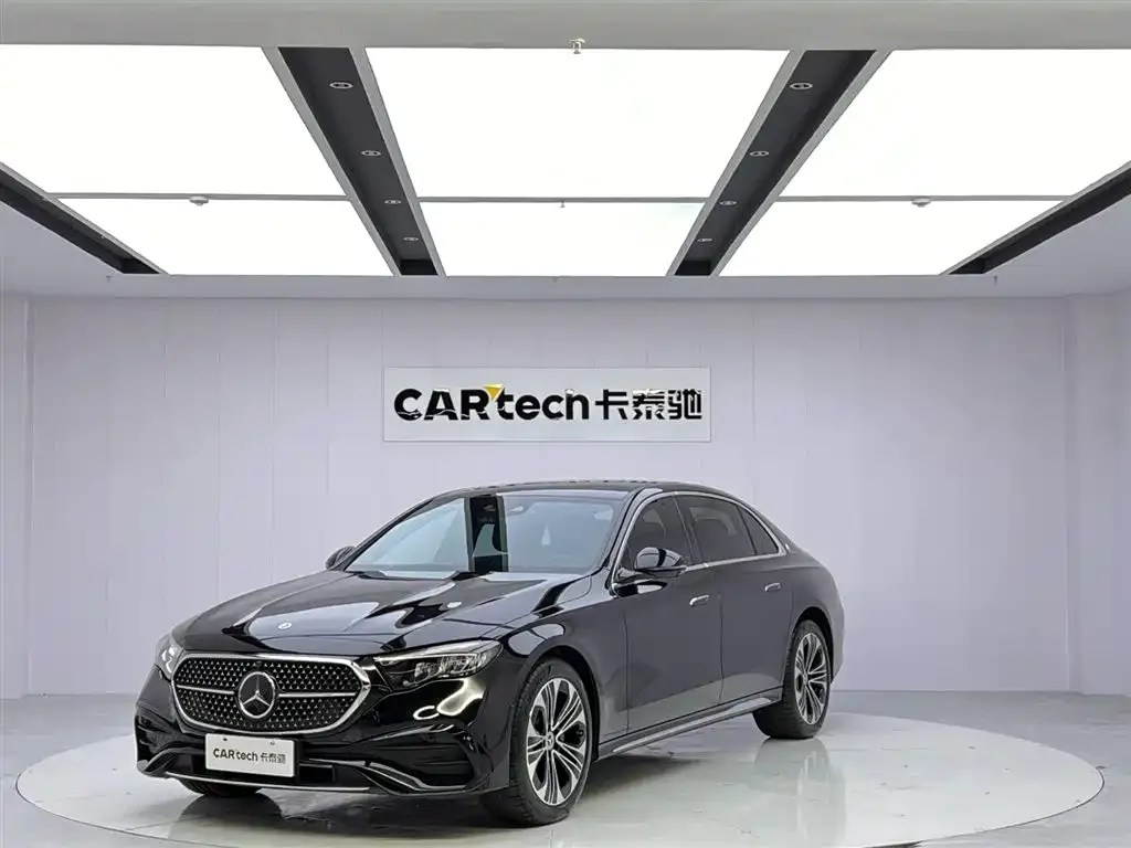 Mercedes-Benz E-Class — фото 1