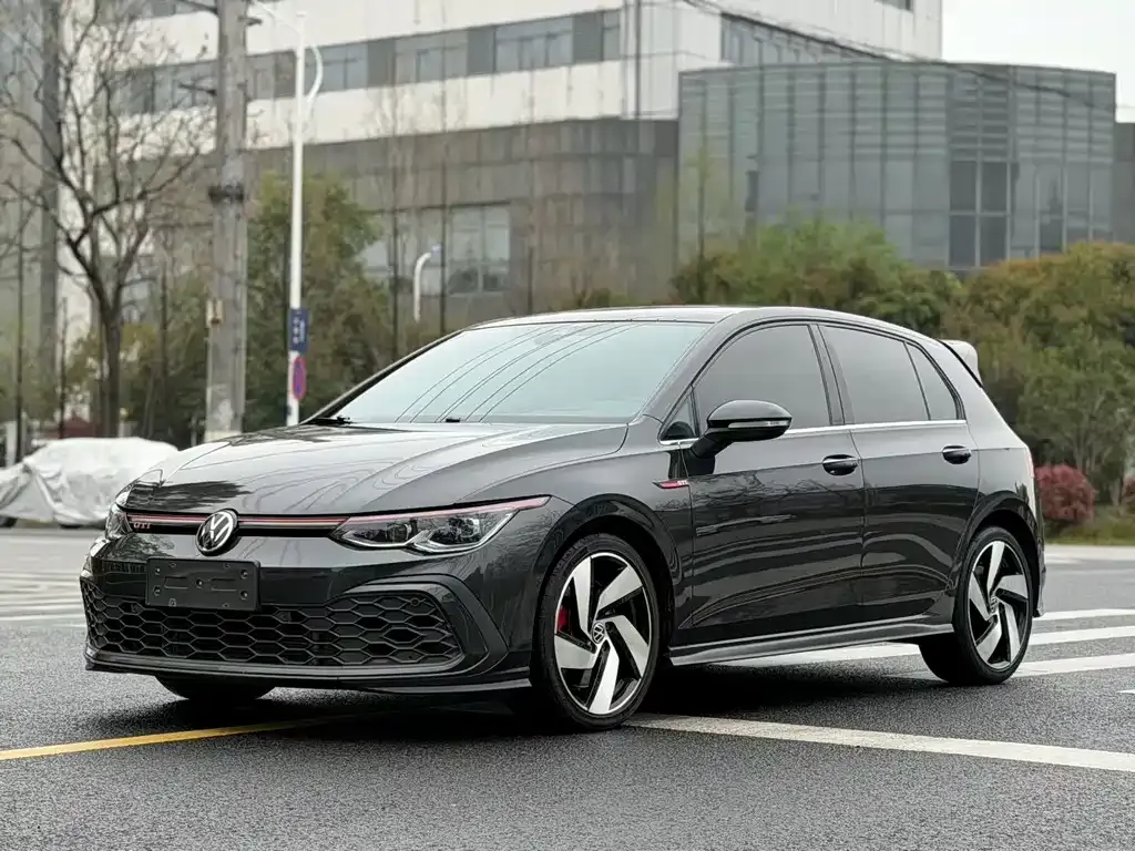 Volkswagen Golf GTI — фото 1