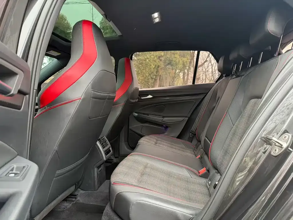Volkswagen Golf GTI — фото 9