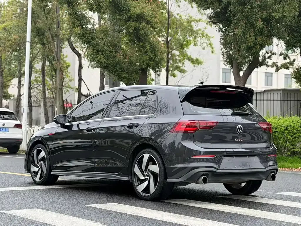 Volkswagen Golf GTI — фото 5