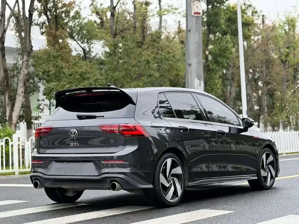 Volkswagen Golf GTI — фото 6