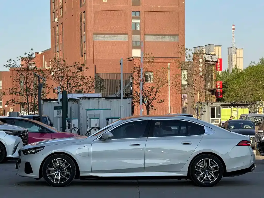 BMW i5 2024 из CN, фото 3