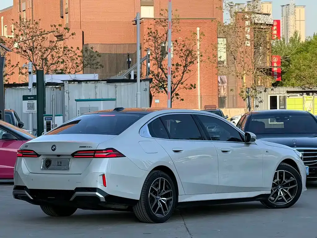 BMW i5 2024 из CN, фото 9
