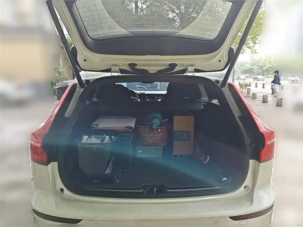 Volvo V60 2022 из CN, фото 7
