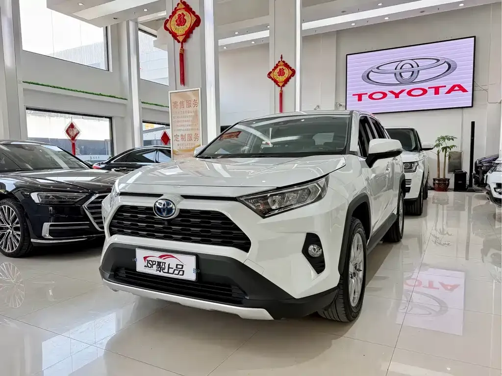 Toyota RAV4 — фото 1