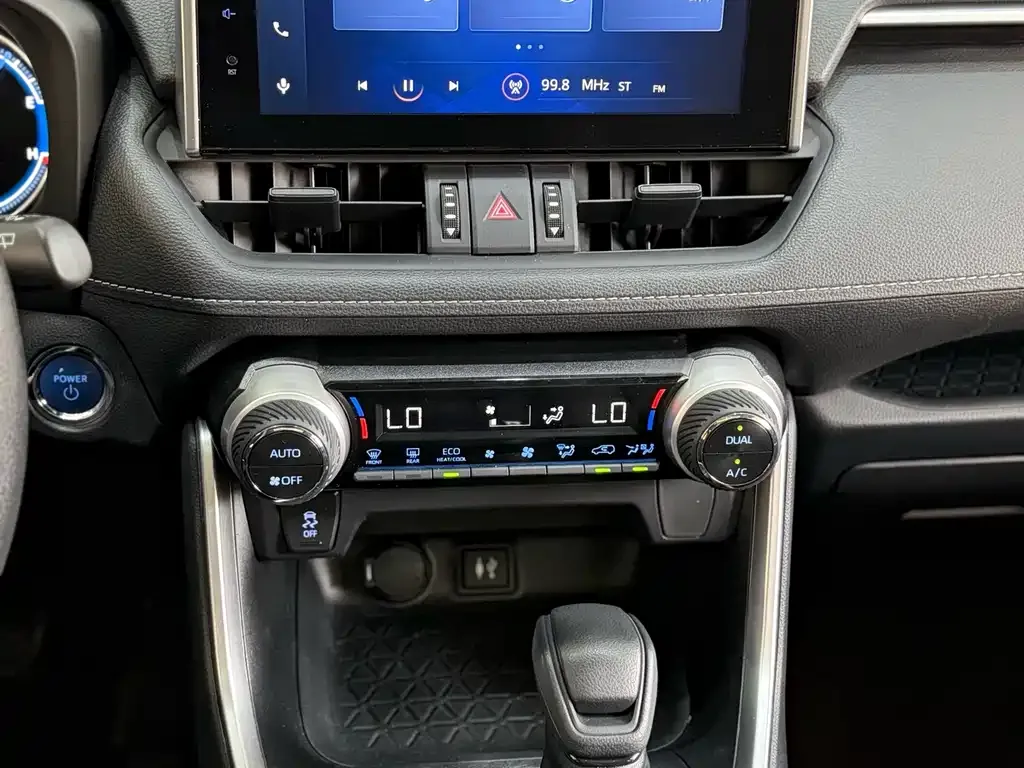 Toyota RAV4 — фото 4