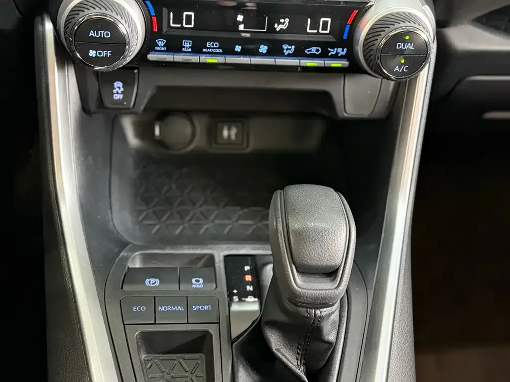 Toyota RAV4 — фото 10