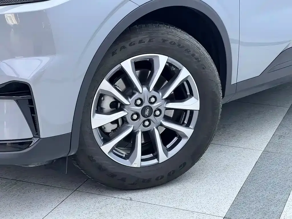 Ford Edge — фото 9