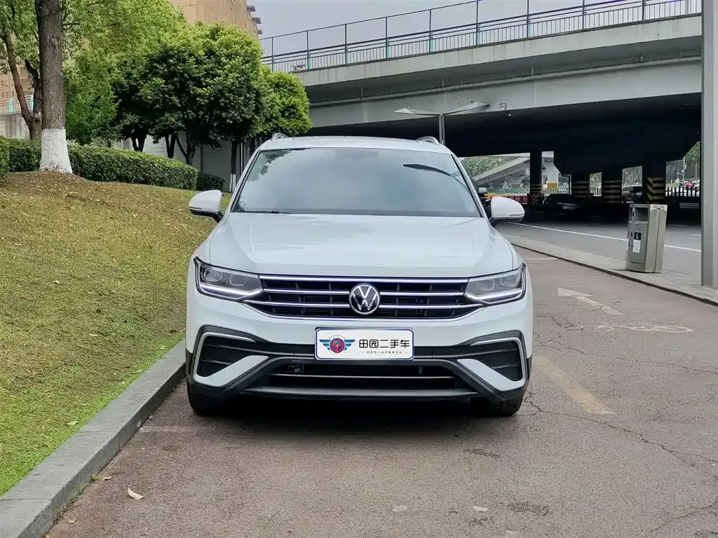 Volkswagen Tiguan L — фото 9