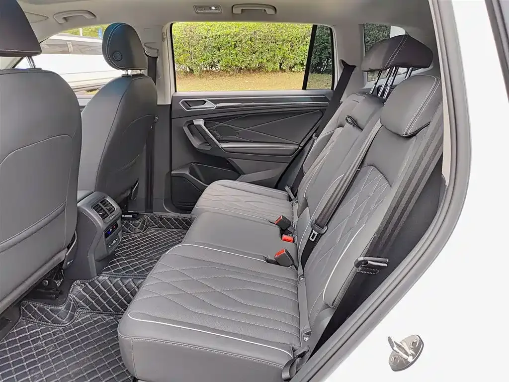 Volkswagen Tiguan L — фото 2