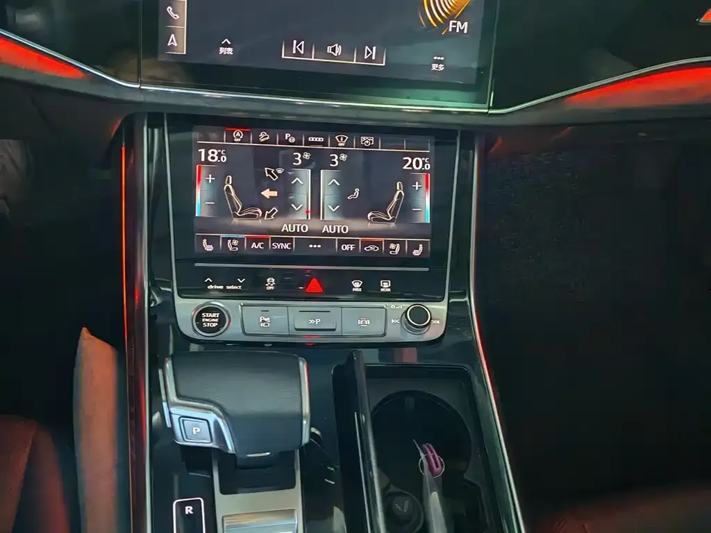 Audi Q8 2023 из CN, фото 2