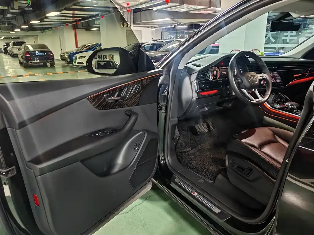 Audi Q8 2023 из CN, фото 4