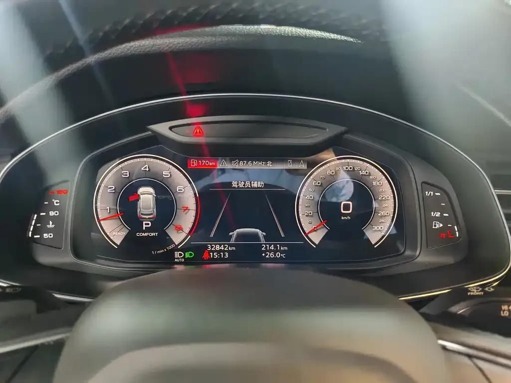 Audi Q8 2023 из CN, фото 7