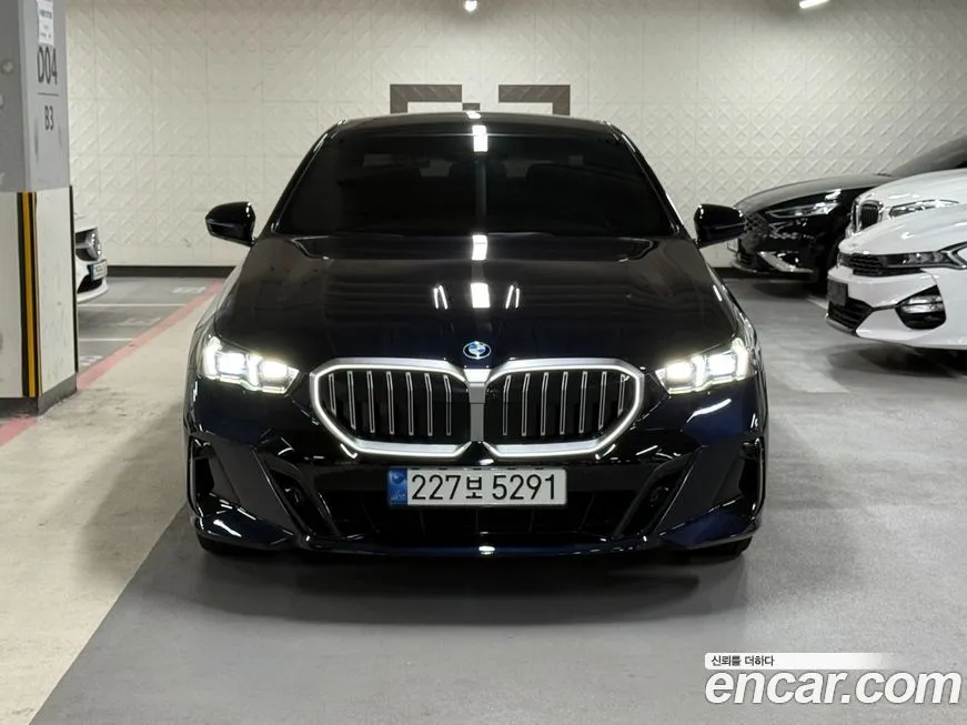 BMW 5-Series — фото 1