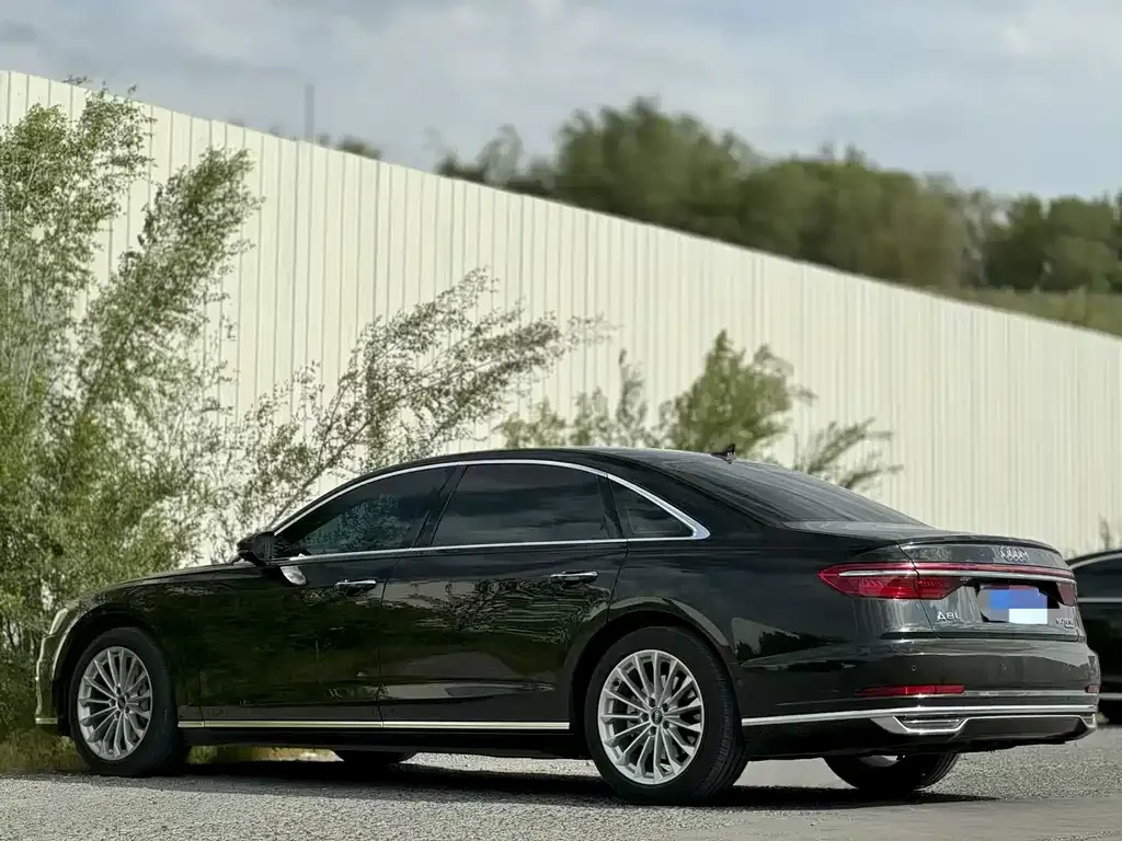 Audi A8 — фото 8