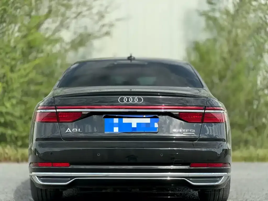 Audi A8 — фото 2