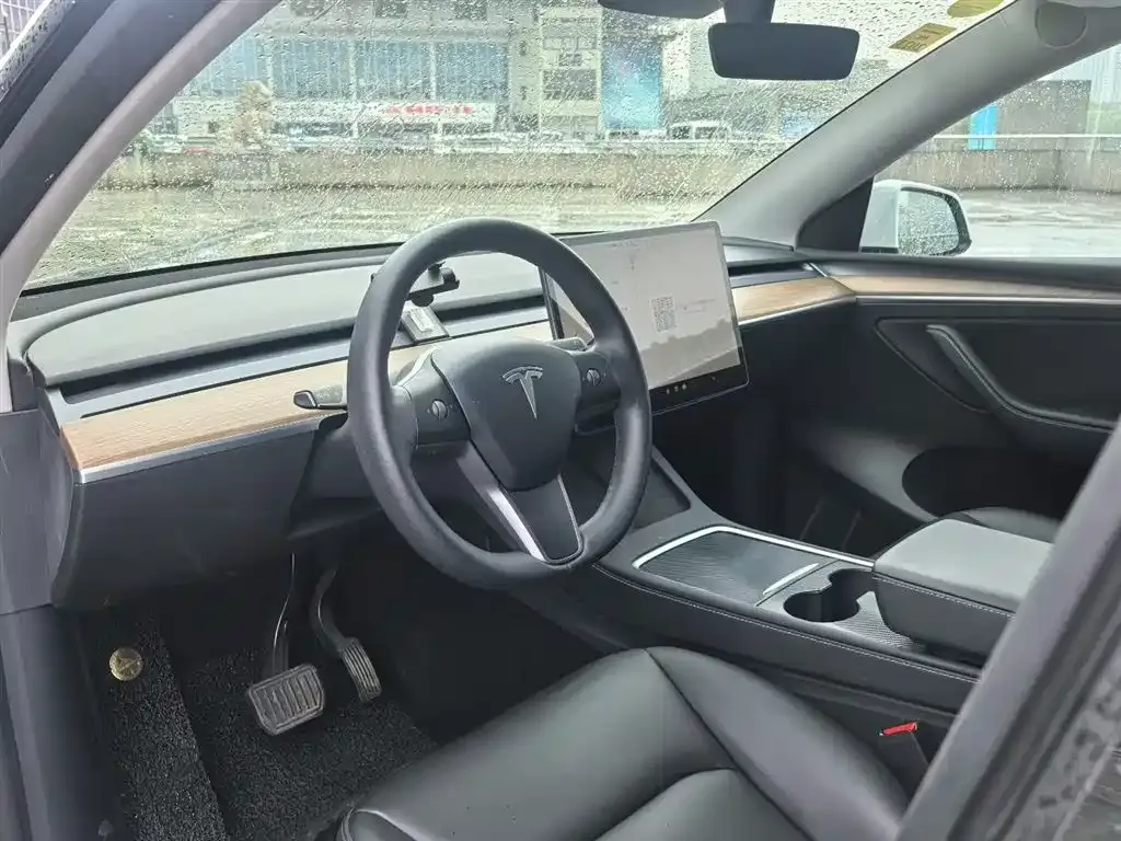 Tesla Model Y — фото 4