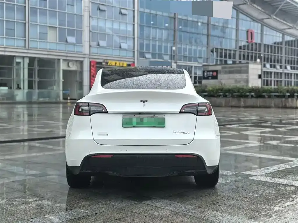 Tesla Model Y — фото 7