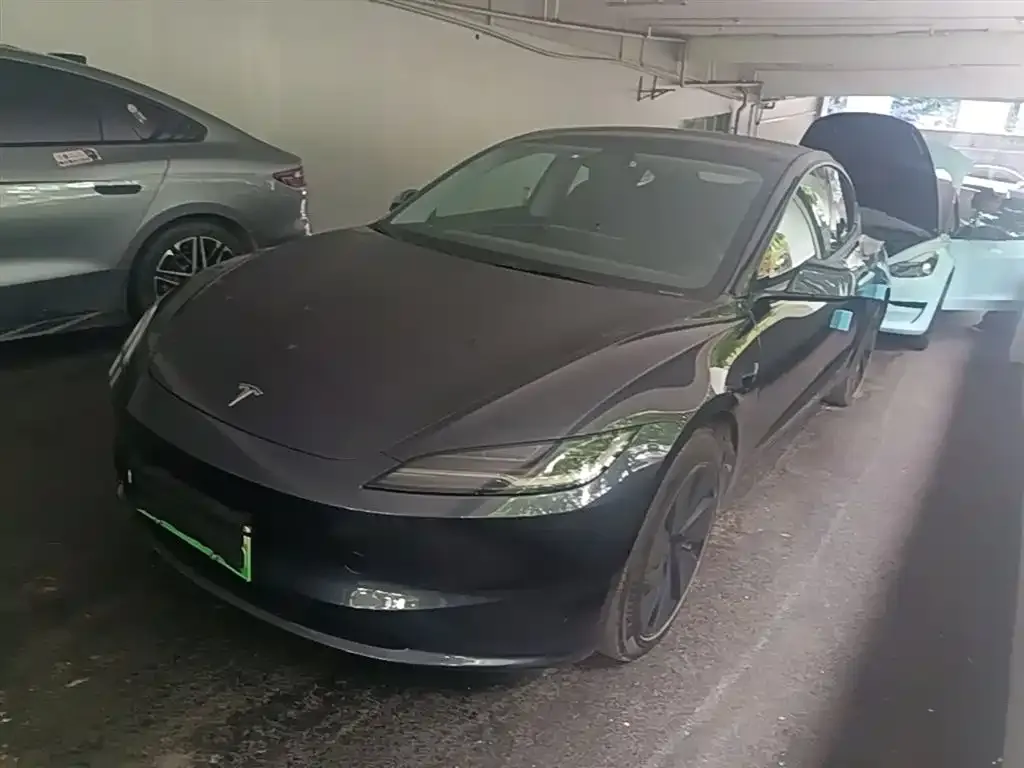 Tesla Model 3 — фото 1