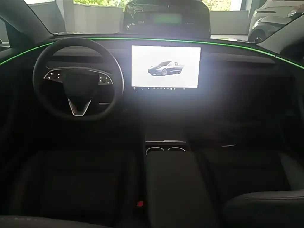 Tesla Model 3 — фото 3