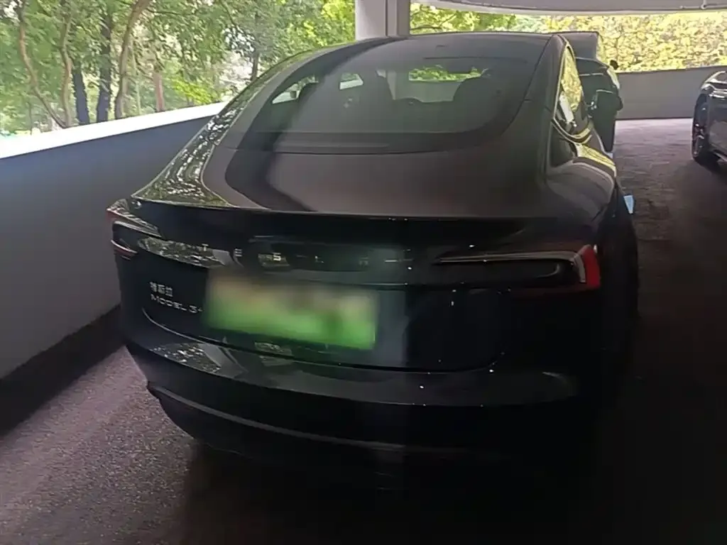 Tesla Model 3 — фото 9