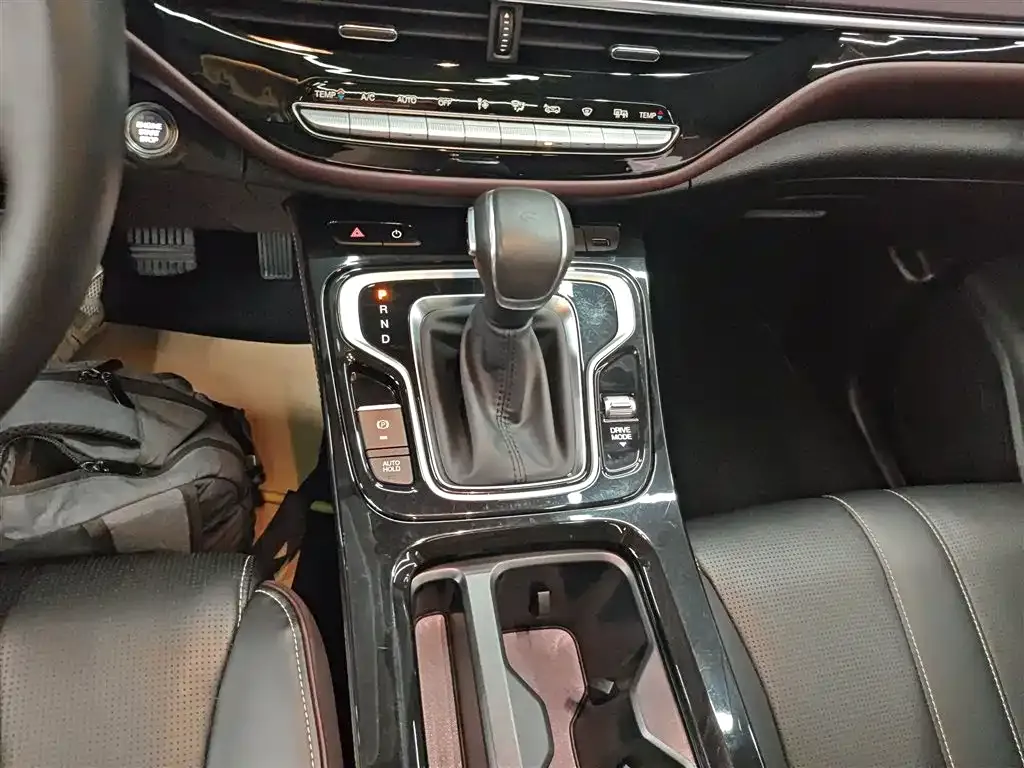 GAC Motor Trumpchi M6 — фото 10