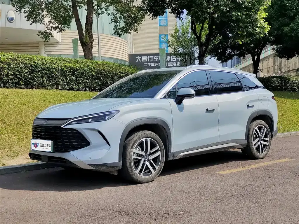 BYD L DM-i — фото 1
