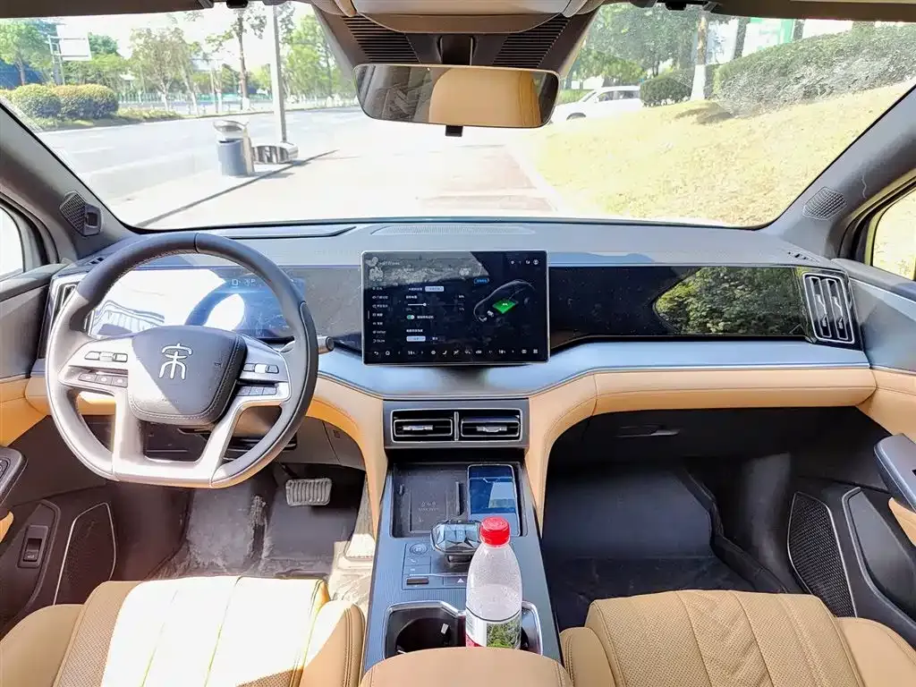 BYD L DM-i — фото 7